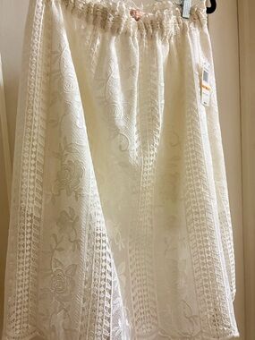 Elegant Cream Lace A-Line Skirt